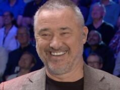 Stephen Hendry មានហ្វូងមនុស្ស Crucible សើចជាមួយនឹងការឆ្លើយតបប្រាំពីរទៅអ្នកធ្វើបទបង្ហាញ BBC | ផ្សេងៗ | កីឡា