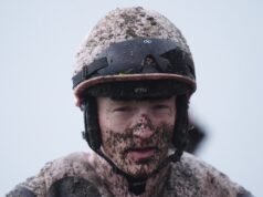 Jockey ត្រូវបានបញ្ជូនទៅមន្ទីរពេទ្យបន្ទាប់ពីការធ្លាក់ចុះយ៉ាងខ្លាំងនៅឯពិធីបុណ្យ Punchestown | ផ្សេងៗ | កីឡា