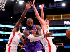 The Rockets បានយកឈ្នះ Lakers 99-93 នៅក្នុងហ្គេមទី 5 ដោយជៀសវាងការធ្លាក់ចេញពីការប្រកួត playoff សម្រាប់ឆ្នាំទីពីរជាប់ៗគ្នា។