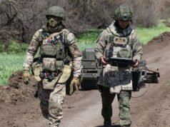 សង្គ្រាមរុស្ស៊ីប្រឆាំងនឹងអ៊ុយក្រែន៖ ការបង្ខំឱ្យទាហាននៅរុស្ស៊ី ក្បួនដង្ហែរកាលពីថ្ងៃទី ៩ ឧសភា ក្នុងទម្រង់កាត់បន្ថយ មន្ត្រីរុស្ស៊ីម្នាក់ដែលក្លាយជាជនរងគ្រោះនៃការវាយប្រហារដោយគ្រាប់បែក…