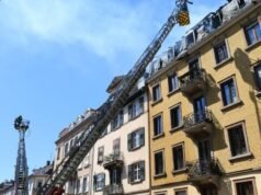 ទីក្រុង Strasbourg ។ ភ្លើងឆេះដំបូលនៅកណ្តាលស្រុក Neudorf