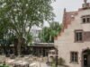 ទីក្រុង Strasbourg ។ នៅក្នុង Coop សួនស្រាបៀរនៃនិមិត្តសញ្ញា Maison Schützenberger បើកសម្រាប់ថ្ងៃដែលមានពន្លឺថ្ងៃ