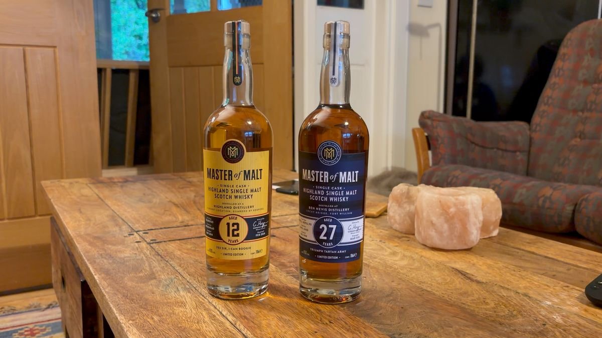 រោងចក្រចម្រោះទឹក Highland Distillery អាយុ 12 ឆ្នាំ 2014 - ការបោះពុម្ពការប្រកួតបាល់ទាត់ពិភពលោក និង Ben Nevis អាយុ 27 ឆ្នាំ 1998 - ការបោះពុម្ពការប្រកួតបាល់ទាត់ពិភពលោក