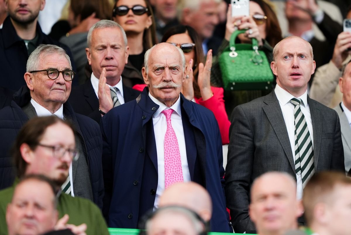 Dermot Desmond ឈរនៅ Parkhead