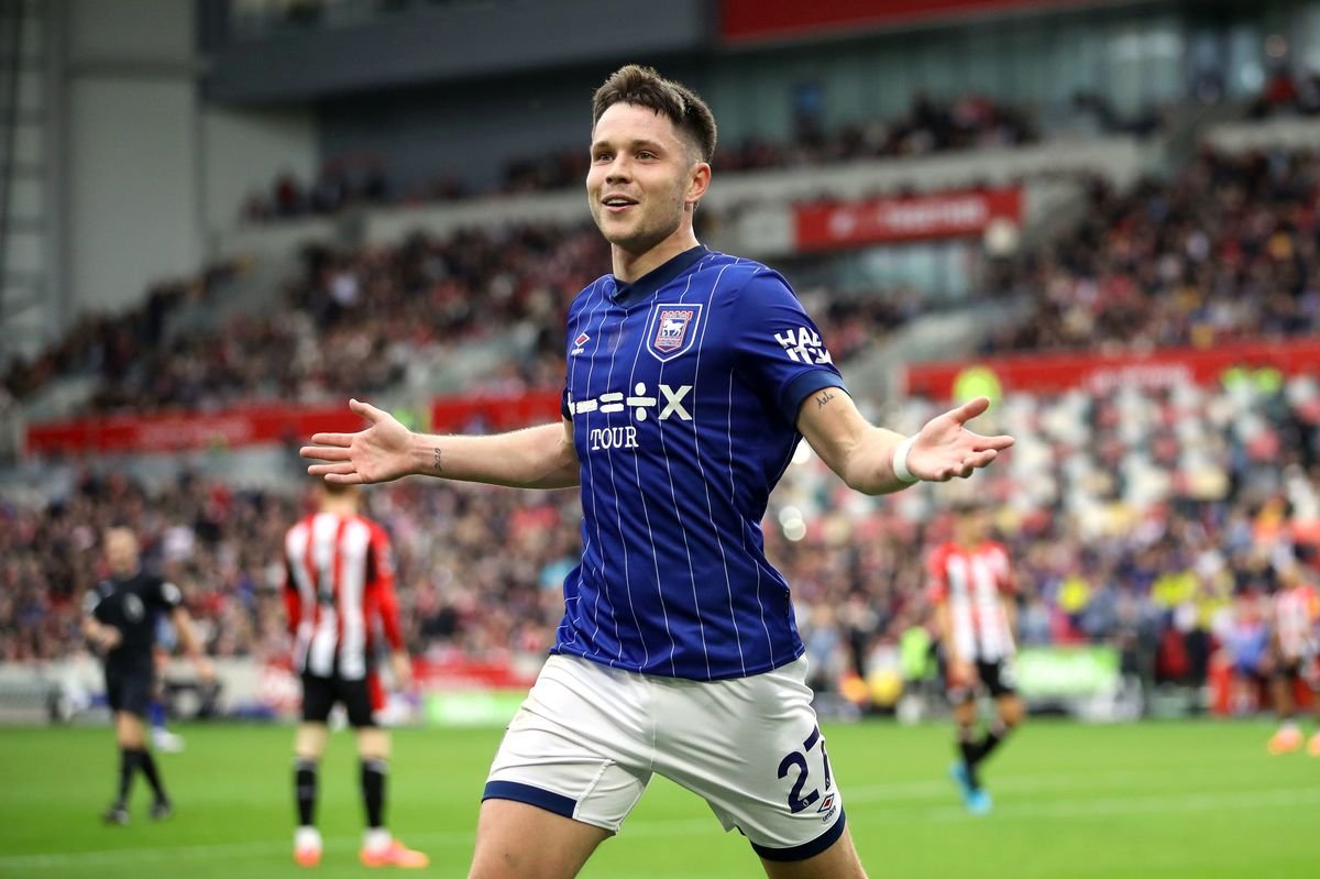 ខ្សែប្រយុទ្ធ George Hirst របស់ Ipswich កំពុងស្ថិតក្នុងសកម្មភាព