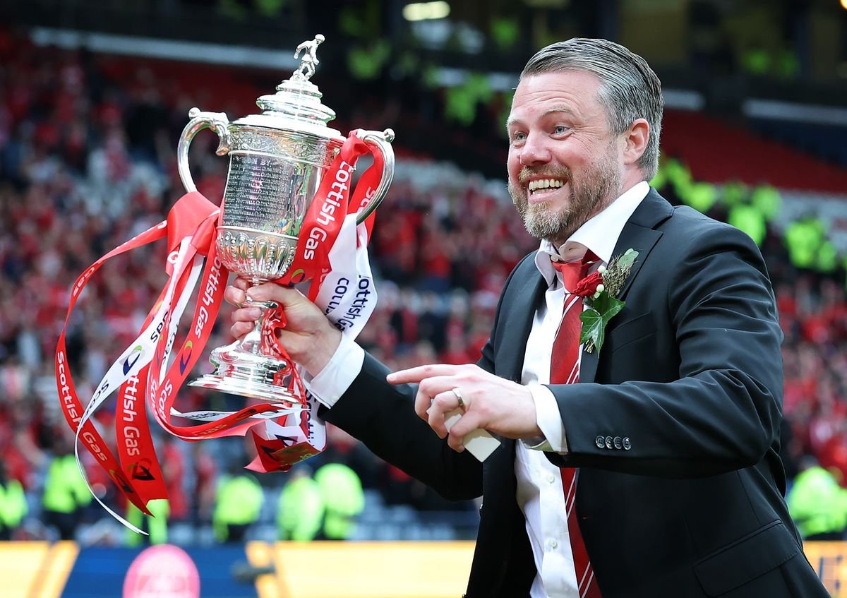 លោក Jimmy Thelin គ្រូបង្វឹក Aberdeen ជាមួយ Scottish Cup