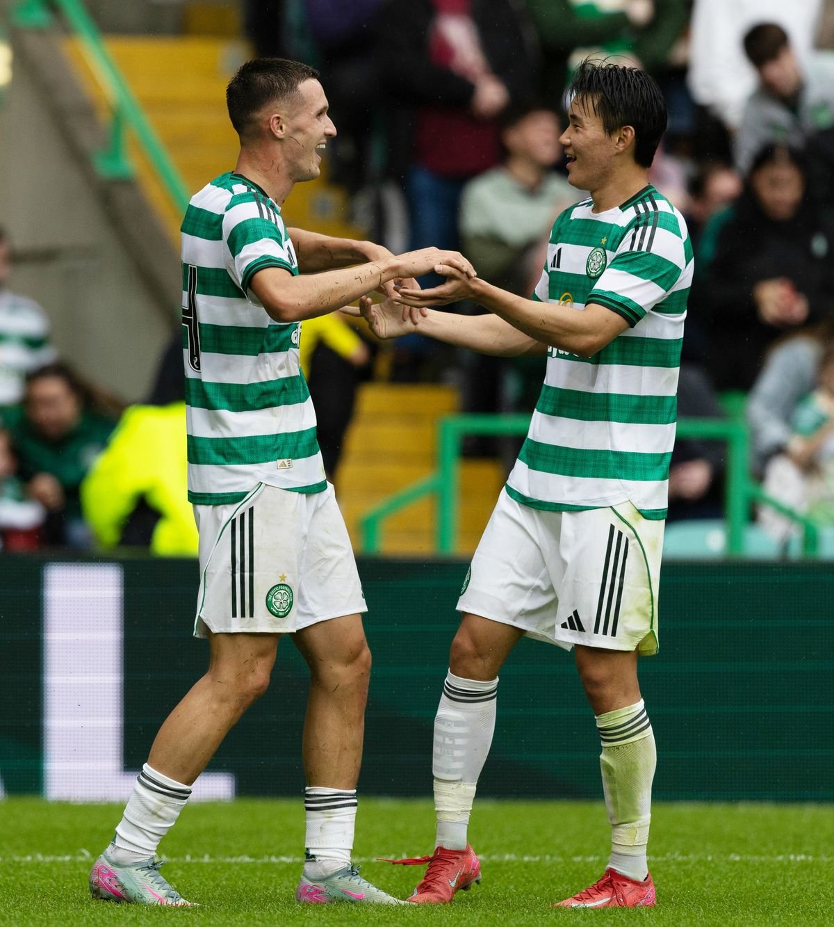 Johnny Kenny របស់ Celtic ប្រារព្ធពិធីជាមួយ Yang Hyun-Jun