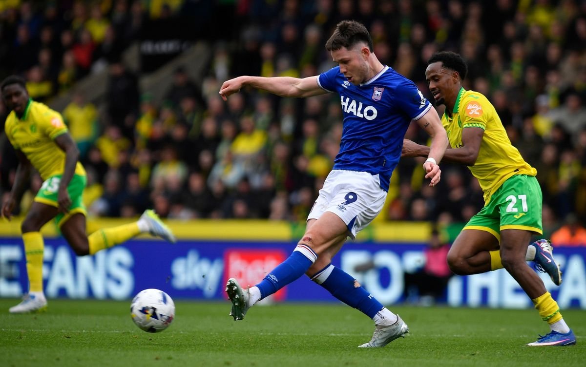 George Hirst ស៊ុត​បញ្ចូល​ទី​ឲ្យ Ipswich