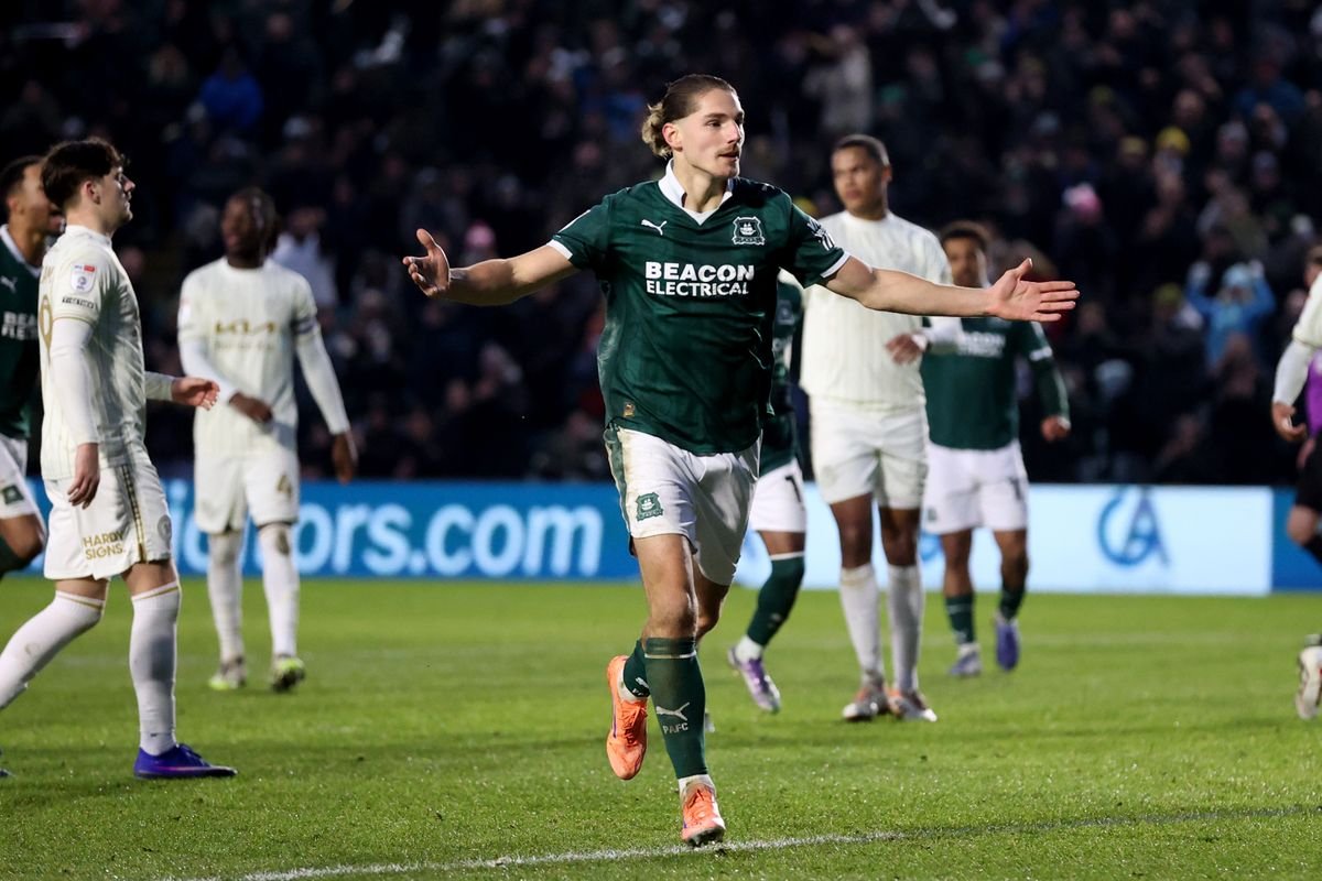 Lorent Tolaj របស់ Plymouth Argyle ប្រារព្ធពិធី