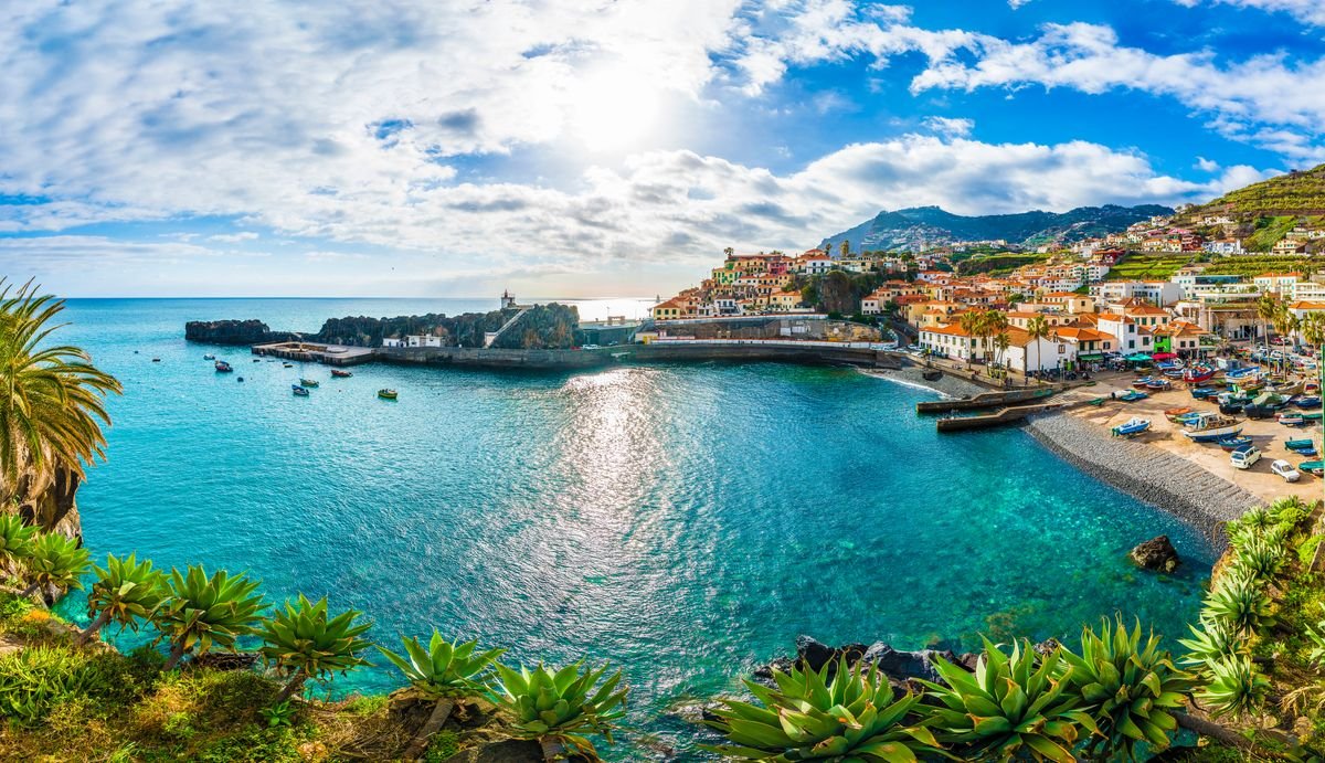 Camara de Lobos កំពង់ផែ និងភូមិនេសាទ កោះ Madeira ប្រទេសព័រទុយហ្គាល់