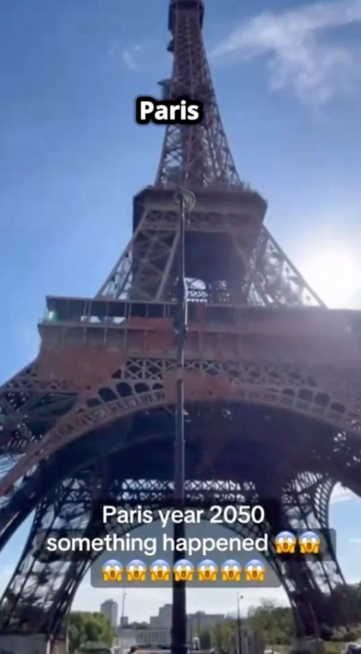 ប៉ម Eiffel ច្រែះ 