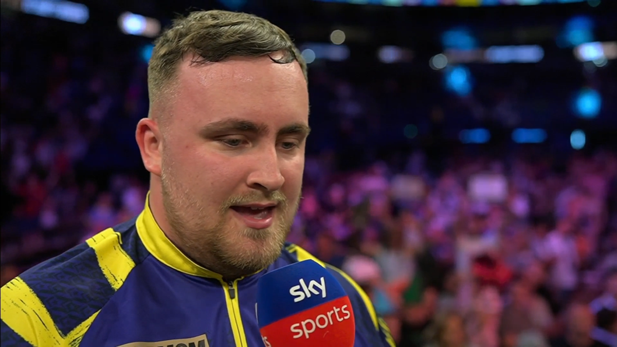Luke Littler បន្ទាប់ពីឈ្នះពាន Premier League Darts