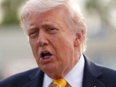 លោក Trump ប្រកាសថា កងនាវាចរអាមេរិកនឹងអមដំណើរកប៉ាល់ដែលជាប់គាំងនៅថ្ងៃចន្ទនេះ។