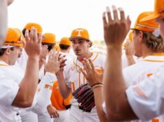 Kuhns ត្រូវបានគេដាក់ឈ្មោះថា SEC Pitcher of the Week ជាលើកទីពីរក្នុងឆ្នាំនេះ។