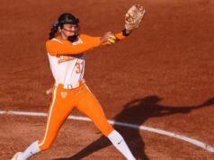 Erin Nuwer Tosses Gem, #8 (7) Lady Vols ចូលរួមក្នុង Game One ក្នុងតំបន់ Knoxville