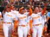ការចូលនិវត្តន៍ដ៏ធំជួយ #8 (7) Lady Vols ឈានទៅវគ្គផ្តាច់ព្រ័ត្រក្នុងតំបន់