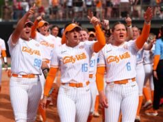 ការចូលនិវត្តន៍ដ៏ធំជួយ #8 (7) Lady Vols ឈានទៅវគ្គផ្តាច់ព្រ័ត្រក្នុងតំបន់