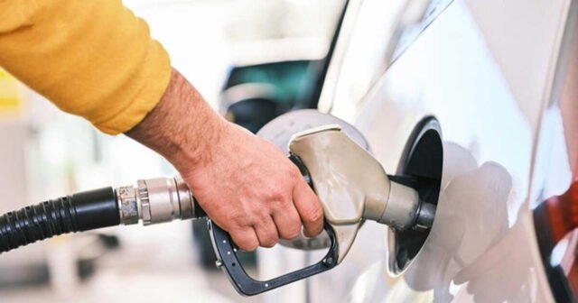 1779097853_hausse-du-carburant-sebastien-lecornu-doit-annoncer-jeudi-de-nouvelles-aides-pour-les-francais-qui-t.jpeg