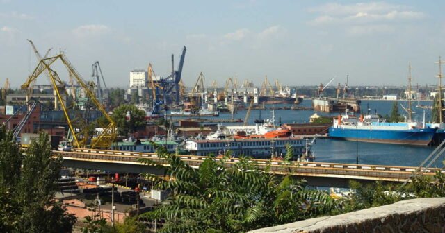 1779136678_guerre-en-ukraine-un-drone-shahed-russe-a-touche-un-cargo-chinois-en-mer-noire.jpg