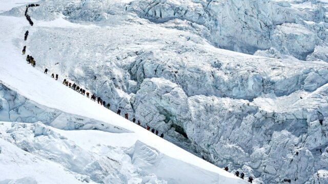 1779372448_climbers-everest-summit-queue-fox-news-001.jpeg