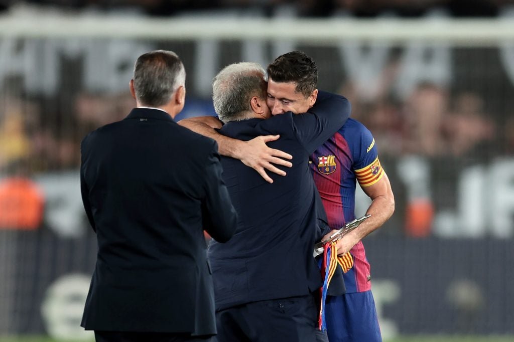 Robert Lewandowski មកពី FC Barcelona