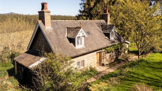 1779390413_0_Moss-Side-Cottage-Of-Coullie-exterior.jpg