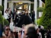 Geena Davis, Robbie Williams, Paul Pogba… តារាមកជុំគ្នាក្នុងពិធីបុណ្យប្រពៃណី amfAR នៅ Antibes នៅខាងក្រៅមហោស្រពភាពយន្ត Cannes
