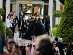 Geena Davis, Robbie Williams, Paul Pogba… តារាមកជុំគ្នាក្នុងពិធីបុណ្យប្រពៃណី amfAR នៅ Antibes នៅខាងក្រៅមហោស្រពភាពយន្ត Cannes