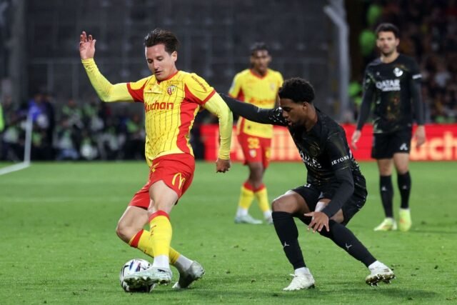 1779452333_2441525-l-attaquant-francais-florian-thauvin-a-gauche-lors.jpg