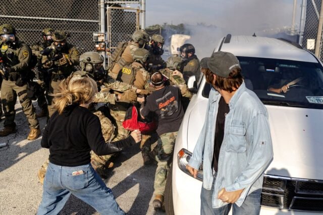 1779461814_Federal-agents-clash-with-protesters-at-the-Broadview-IL-ICE-detention-center-84lqlt3s.jpeg