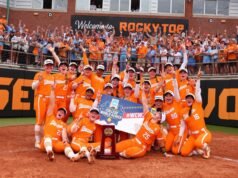 OKLAHOMA CITY BOUND: #8 (7) សំបុត្រកុន Lady Vols ទៅវគ្គ 10th Women’s College World Series