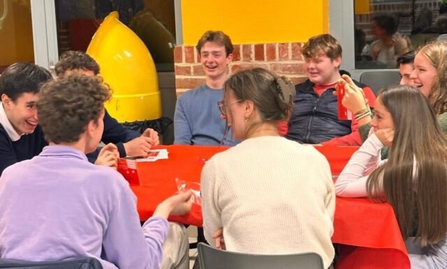 1779559214_2440394-soiree-du-parcours-alpha-jeunes-dans-l-etablisseme.jpg