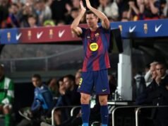“Robert, stay” – សារពីអ្នកគាំទ្រ Barcelona ទៅកាន់ Lewandowski នៅឯការប្រគុំតន្ត្រី Bad Bunny