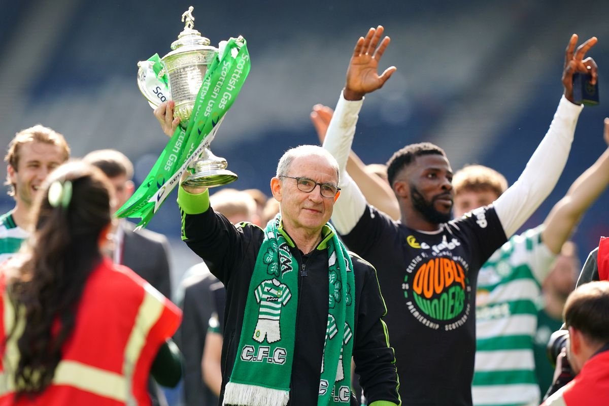 អ្នកចាត់ការក្រុម Celtic លោក Martin O'Neill និង Kelechi Iheanacho 