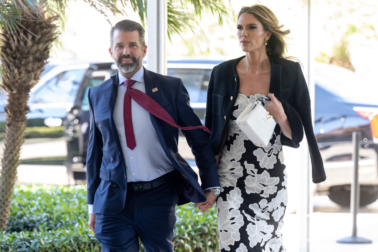 Don Jr និង Bettina Anderson បាននៅជាមួយគ្នាប្រហែល 2 ឆ្នាំ។