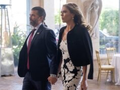 តើនរណាជាគូដណ្តឹងរបស់ Don Jr Bettina Anderson? តារាល្បីរូបនេះបានភ្ជាប់ចំណងស្នេហ៍ជាមួយនឹងកូនប្រុសរបស់ប្រធានាធិបតី Trump