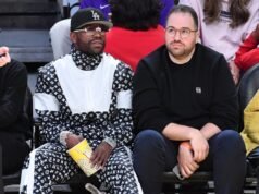 ម្ចាស់ជើងឯកប្រដាល់ Floyd Mayweather Jr. ចោទប្រកាន់ទីប្រឹក្សាគ្រប់គ្រង Jona Rechnitz ថាបានលួចលុយ ត្បូង និងយន្តហោះចំនួន ១៧៥ លានដុល្លារ។