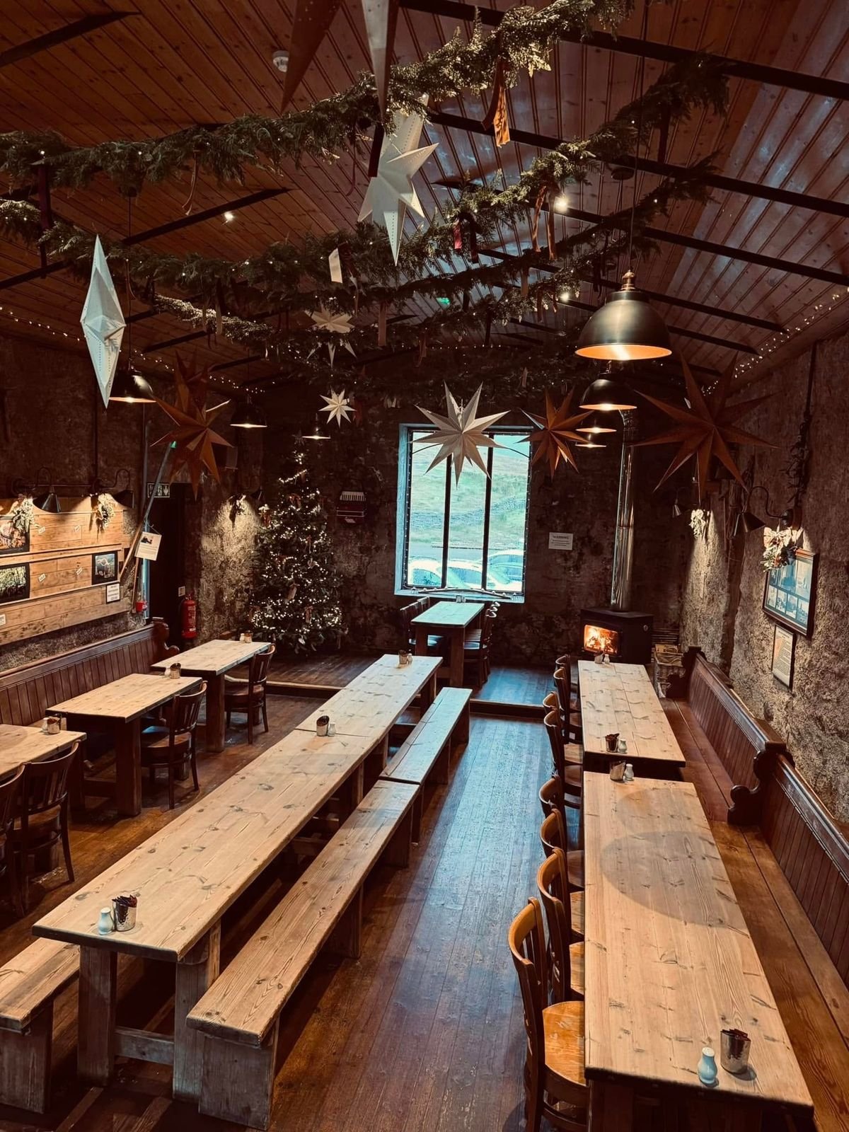 ផ្នែកខាងក្នុងនៃ Ben Nevis Inn