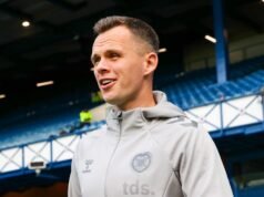 “Lawrence Shankland បានត្រៀមខ្លួនរួចជាស្រេចសម្រាប់ការផ្ទេរទៅកាន់ក្រុម Rangers ខណៈដែលការផ្លាស់ប្តូរដ៏គួរឱ្យភ្ញាក់ផ្អើលមួយដើម្បីក្លាយជាប្រធានក្រុម Hearts អាចត្រូវបានធ្វើឡើងក្នុងរយៈពេល 48 ម៉ោងបន្ទាប់” ។