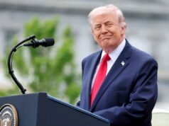 លោក Trump កំពុងធ្វើការបង្ហោះការពិតដ៏ចម្លែកក្នុងសង្គម រួមទាំងរូបភាពលោក Obama នៅក្នុងពន្ធនាគារ និងរូបភាព AI ទម្លាក់គ្រាប់បែកលើនាវាអ៊ីរ៉ង់។