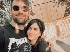 ភរិយារបស់លោក Caleb Shomo ដែលជាបុរសជួរមុខ Beartooth កំពុងបញ្ចប់អាពាហ៍ពិពាហ៍រយៈពេល 14 ឆ្នាំរបស់នាងជាមួយតារាចម្រៀង