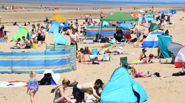 1779752991_0_People-enjoying-the-warm-weather-at-Formby-BeachLiverpoolMerseysidePic-Andrew-Teebay.jpg