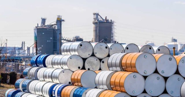 1779766142_le-baril-de-petrole-passe-sous-la-barre-des-100-dollars-avec-l-espoir-d-un-accord-entre-les-etats-un.jpeg