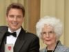 ម្តាយរបស់ John Barrowman បានទទួលមរណៈភាពក្នុងអាយុ 91 ឆ្នាំខណៈដែលតារាសម្តែងចូលរួមគោរពដល់នាង