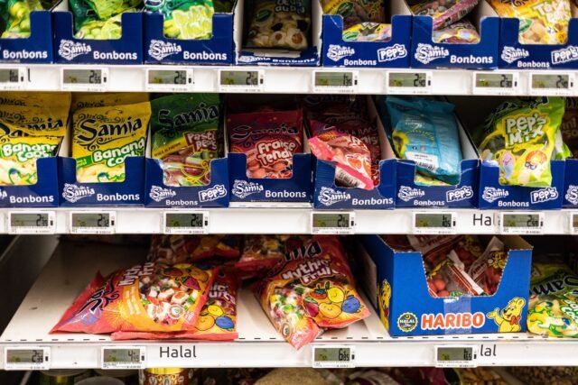 1779872951_2445638-des-bonbons-et-confiseries-halal-dans-les-rayons-d.jpg