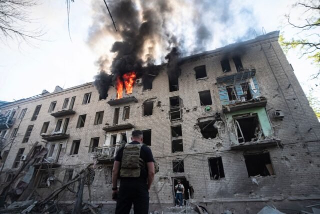 1779915482_2446538-un-incendie-a-la-suite-d-une-frappe-aerienne-russe.jpg