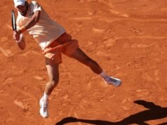 នៅ Roland-Garros កំដៅដ៏ក្តៅគគុកប៉ះពាល់ដល់រាងកាយរបស់កីឡាករ ប៉ុន្តែក៏ការប្រកួតរបស់ពួកគេផងដែរ។