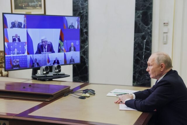 1779934438_2446697-le-president-russe-vladimir-poutine-preside-une-re.jpg