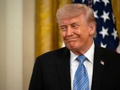 Trump ទទួលបានជ័យជំនះលើតុលាការដ៏សំខាន់ ខណៈដែលចៅក្រមបដិសេធមិនទប់ស្កាត់ការបង្ក្រាបលើការបោះឆ្នោតតាមសំបុត្រ
