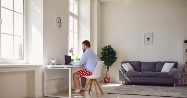 1780012080_canicule-avez-vous-le-droit-d-aller-en-short-et-birkenstock-au-bureau.jpg